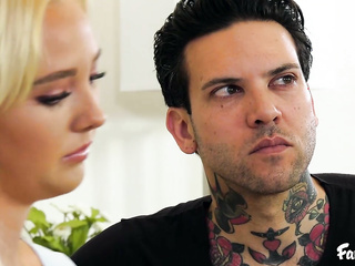 Bombshell blonde Paisley Porter is banged by Small Hands