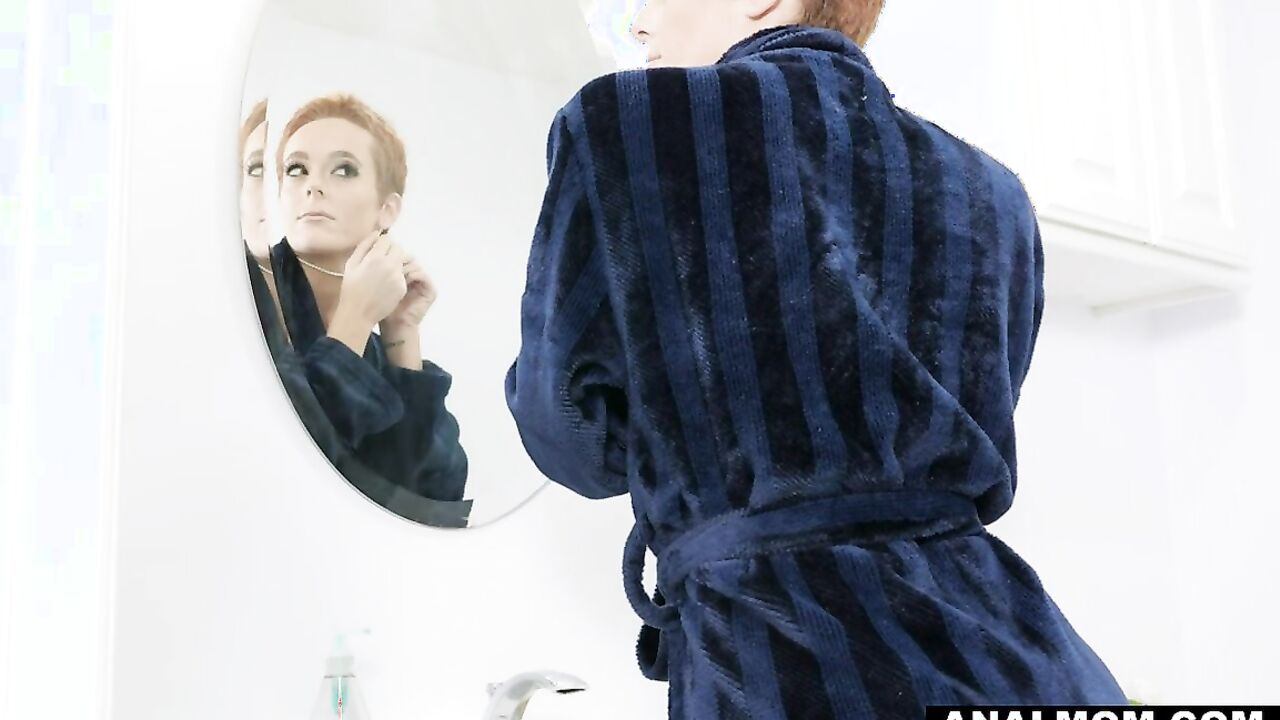 Pro Stalker has Chance to Assfuck Redhead STEPMOM Sidra